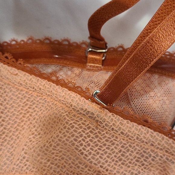 BUY 1 GET 1 FREE VICTORIA SECRET STRAPLESS BRA - Picture 6 of 10